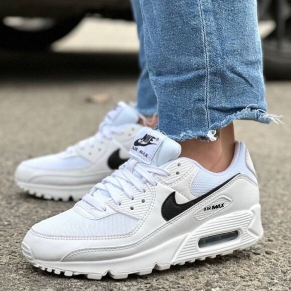 Nike Shoes - NIKE Air Max white black lace up shoes sneakers women’s 7